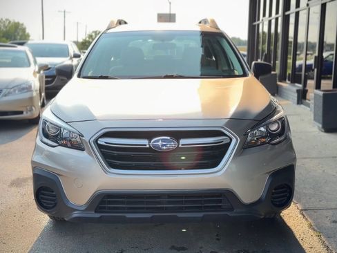 Used 2019 Subaru Outback 2.5i AWD/4WD image 6
