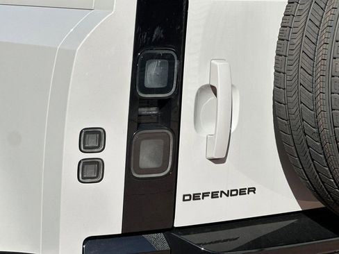 New 2026 Land Rover Defender 110 X-Dynamic SE AWD/4WD image 21