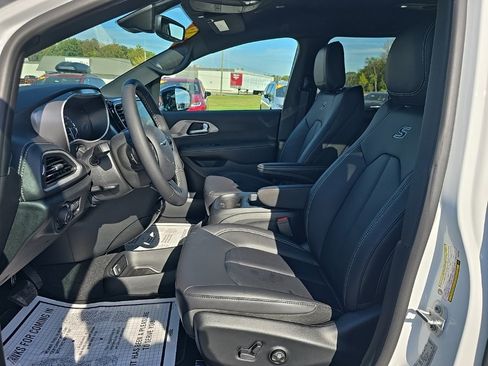 New 2026 Chrysler Pacifica Select w/ S Appearance Package image 13