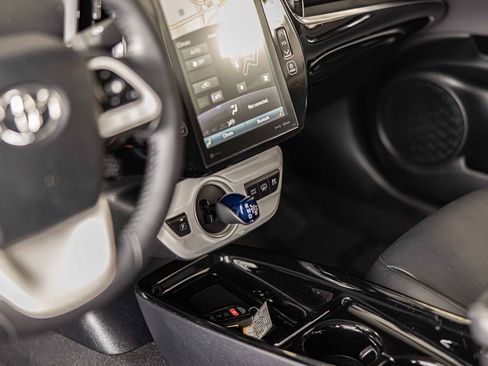 Used 2018 Toyota Prius Prime Premium image 22