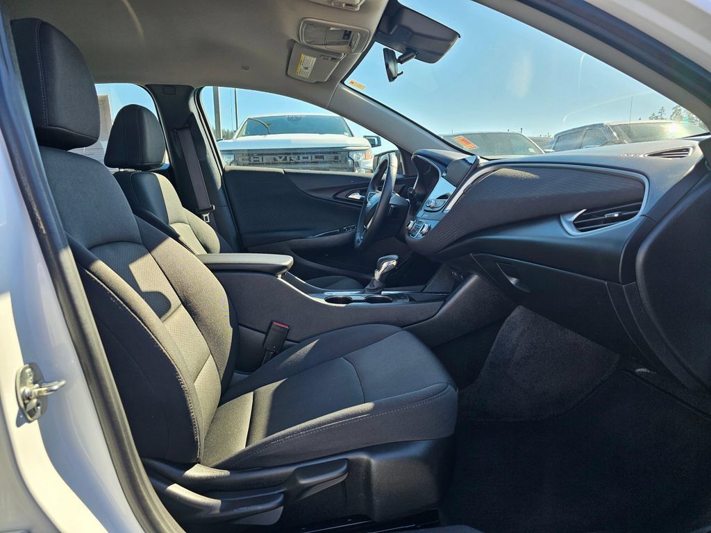Used 2024 Chevrolet Malibu LT w/ Sport Edition FWD image 10