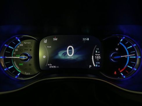 Used 2021 Chrysler Pacifica Touring-L image 36