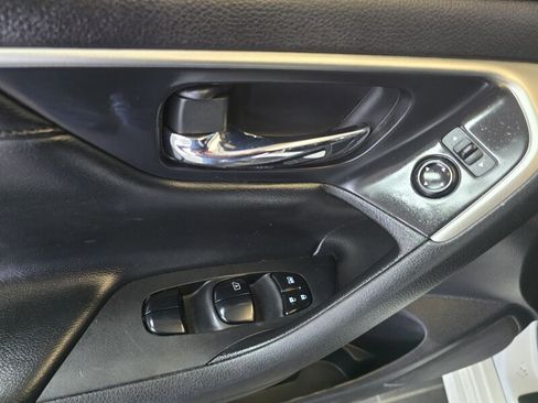 Used 2015 Nissan Altima 2.5 S w/ Special Edition Package FWD image 17