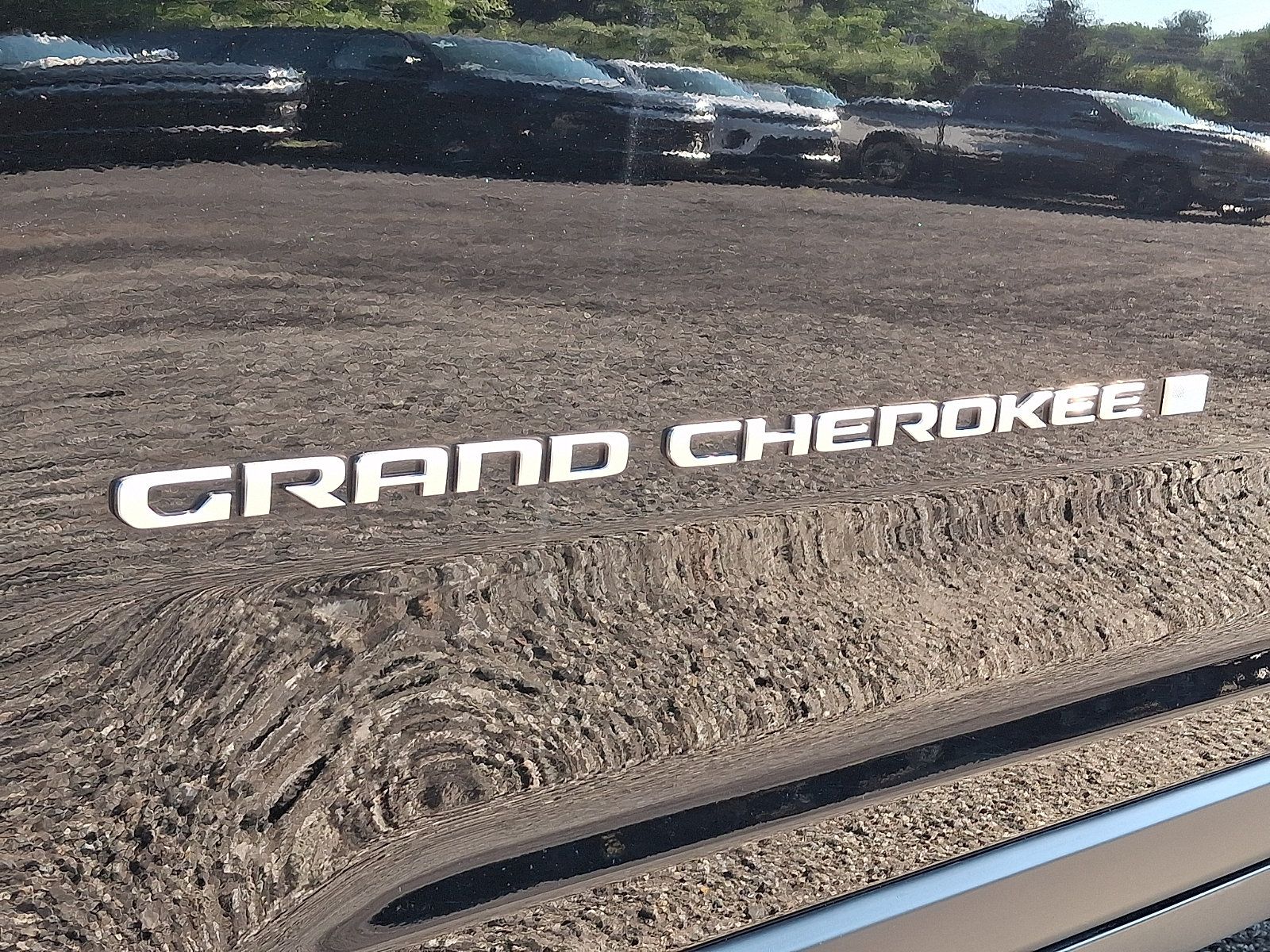 Certified 2025 Jeep Grand Cherokee Laredo w/ Luxury Tech Group I AWD/4WD image 30