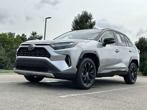 Used 2025 Toyota RAV4 XSE w/ Weather Package AWD/4WD image 27