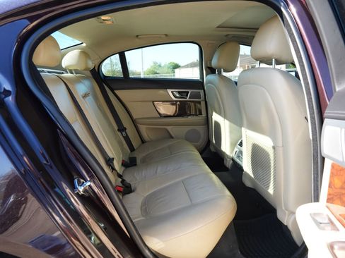 Used 2013 Jaguar XF image 22