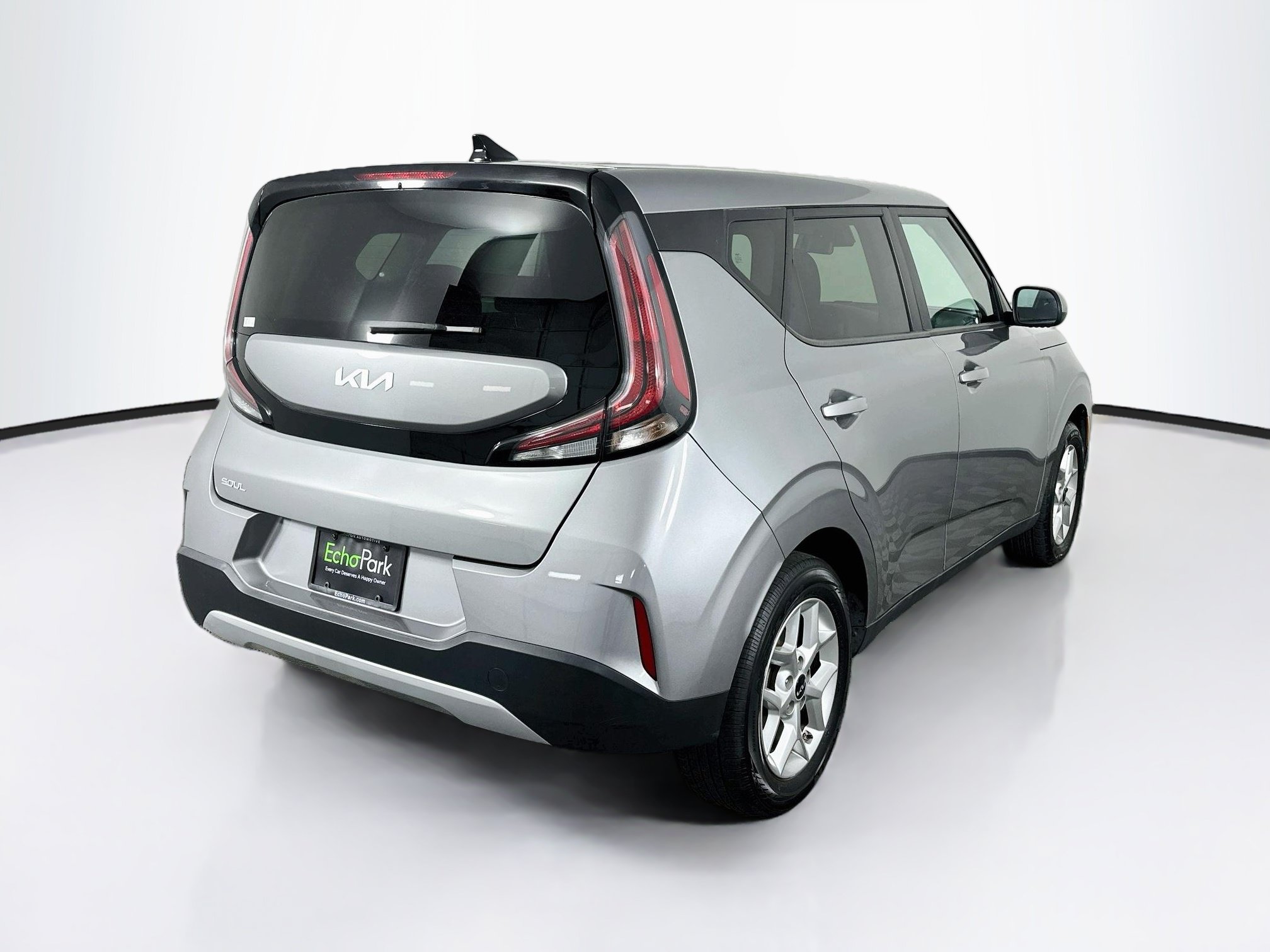 Used 2025 Kia Soul LX w/ LX Technology Package FWD image 9