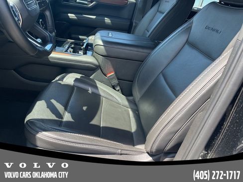 Used 2025 GMC Yukon Denali image 9