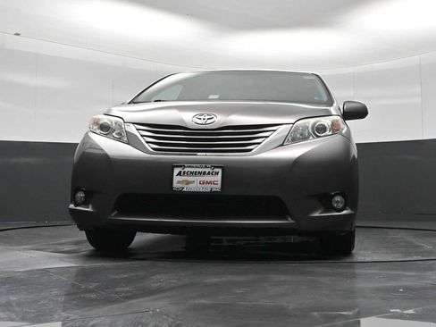 Used 2015 Toyota Sienna XLE image 25