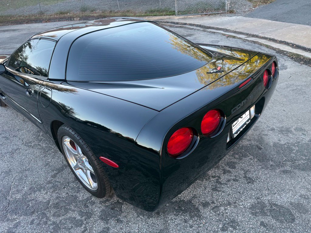Used 2004 Chevrolet Corvette Coupe RWD image 19