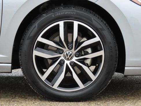 Used 2025 Volkswagen Jetta SE FWD image 15