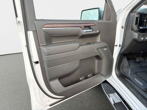 New 2026 GMC Sierra 1500 SLT w/ SLT Premium Package AWD/4WD image 17
