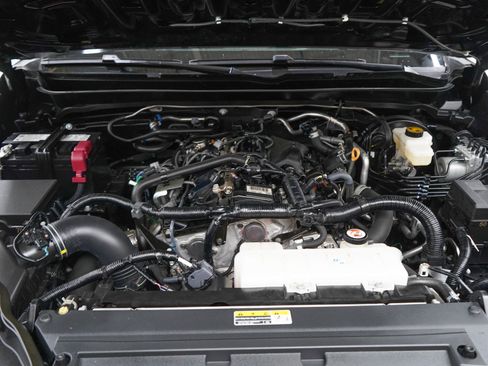 Used 2025 Toyota Tacoma SR5 AWD/4WD image 27