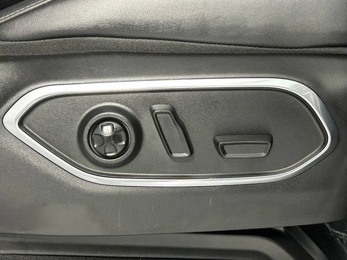 Used 2022 Jeep Wagoneer Series III w/ Premium Group I AWD/4WD image 11