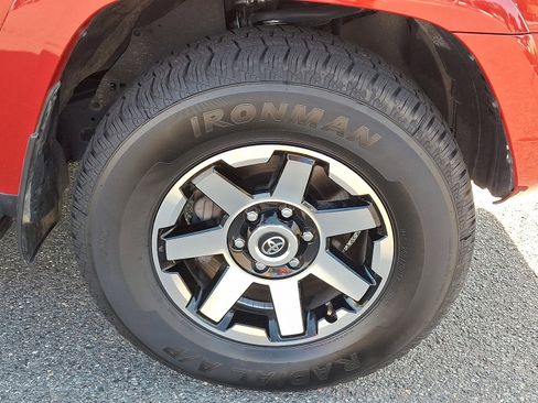 Used 2024 Toyota 4Runner TRD Off-Road Premium image 8