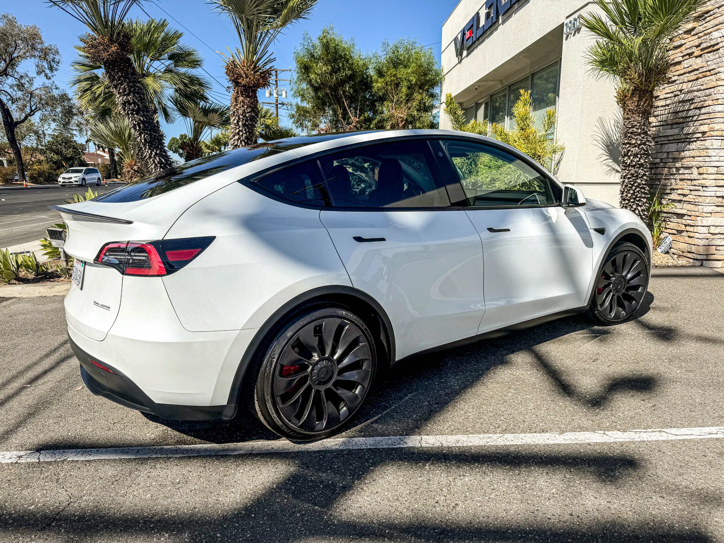 Used 2023 Tesla Model Y Performance AWD/4WD image 7