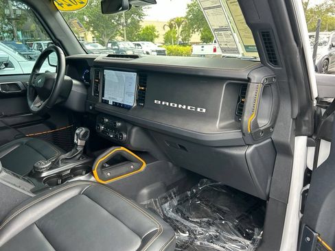 Used 2024 Ford Bronco Badlands w/ Sasquatch Package AWD/4WD image 42