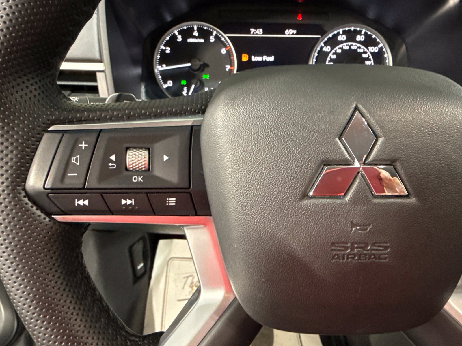 Used 2025 Mitsubishi Outlander SE AWD/4WD image 43