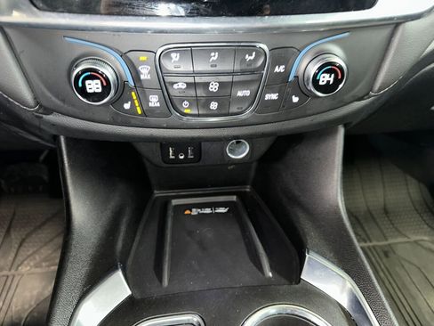 Certified 2023 Chevrolet Traverse LT image 16