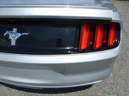 Used 2016 Ford Mustang Coupe w/ Equipment Group 051A RWD image 12