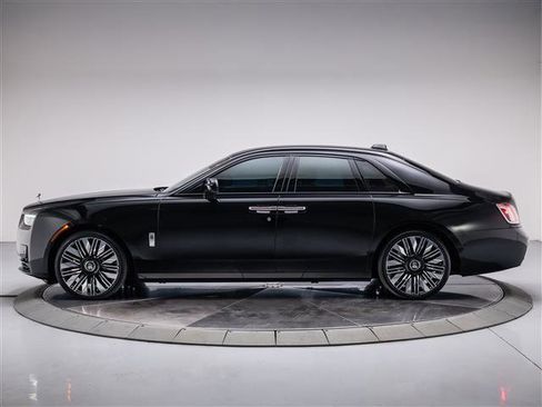 Used 2025 Rolls-Royce Ghost image 2