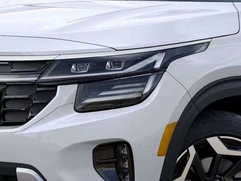 Certified 2025 Kia Seltos SX w/ SX Sunroof Package image 10