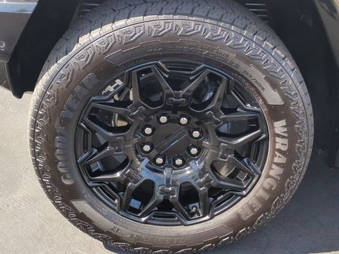 Used 2025 GMC Hummer EV 2X AWD/4WD image 33