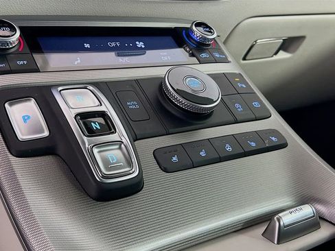 Used 2025 Hyundai Palisade Calligraphy image 18