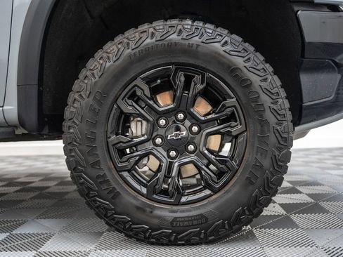 Used 2024 Chevrolet Silverado 1500 ZR2 w/ Technology Package AWD/4WD image 25