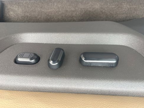 Used 2014 Ford F250 Lariat w/ Lariat Interior Package image 18