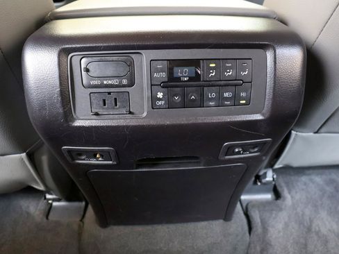 Used 2016 Toyota Sequoia Platinum RWD image 47