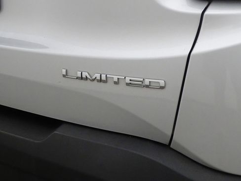 Used 2018 Jeep Renegade Limited image 45