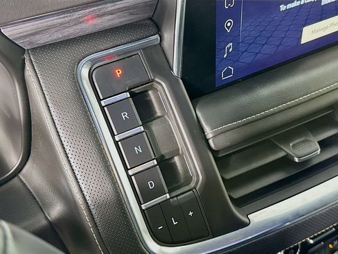 Used 2023 GMC Yukon SLT image 17