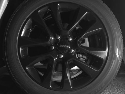 Used 2018 Jeep Grand Cherokee Altitude image 10