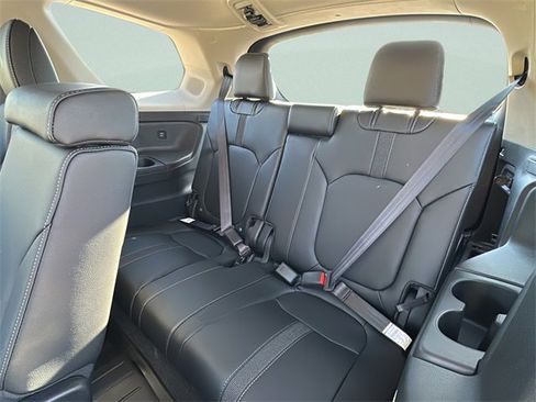 New 2025 Honda Pilot Touring image 15