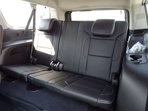 Used 2020 Chevrolet Suburban Premier w/ Premier 6.2L Value Package image 17