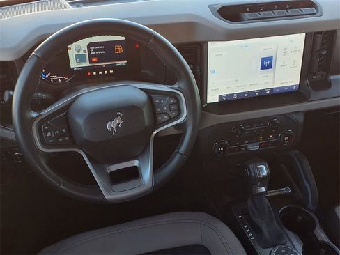 Used 2023 Ford Bronco Wildtrak image 13