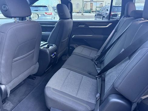 Used 2025 GMC Acadia Elevation image 12