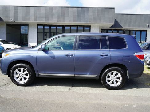 Used 2011 Toyota Highlander 2WD image 2