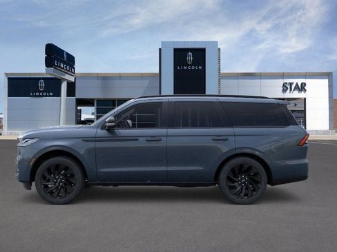New 2025 Lincoln Navigator Reserve w/ Jet Appearance Package image 3