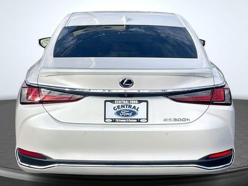 Used 2019 Lexus ES 300h w/ Accessory Package 2 image 4