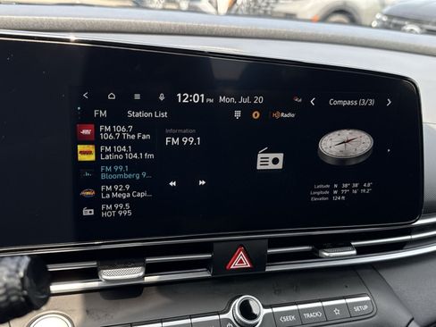 Certified 2025 Hyundai Elantra SEL FWD image 18