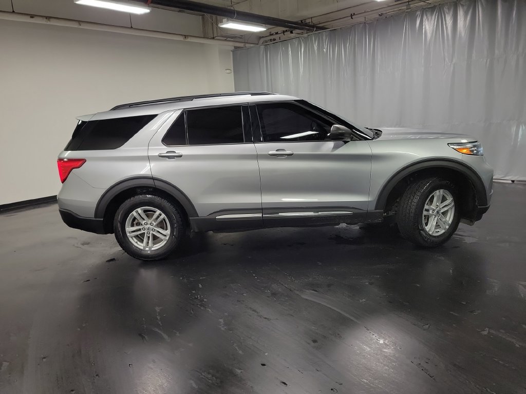 Used 2022 Ford Explorer XLT w/ Equipment Group 202A AWD/4WD image 9