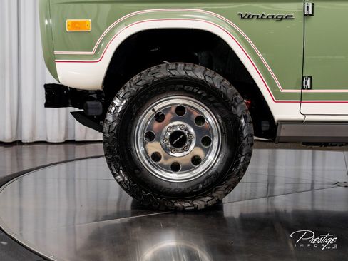 Used 2025 Ford Bronco Badlands image 14