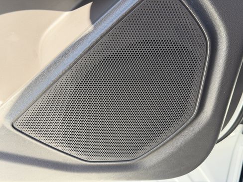 Used 2020 Ford Explorer Platinum w/ Premium Technology Package image 16