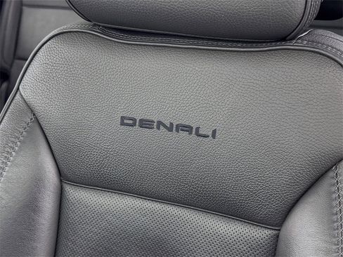 Used 2021 GMC Yukon Denali image 23