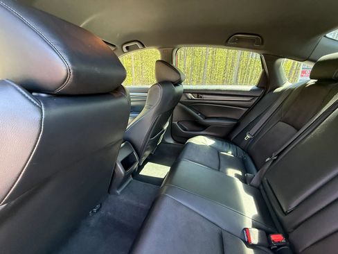 Used 2018 Honda Accord Sport image 15