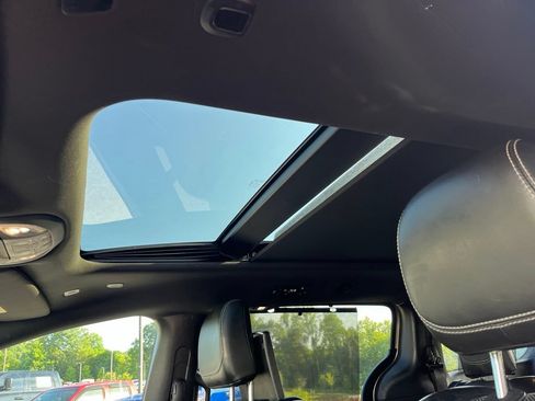 Used 2018 Chrysler Pacifica Limited FWD image 5