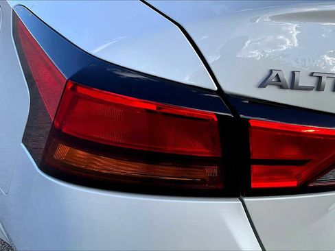 New 2025 Nissan Altima 2.5 SR image 12