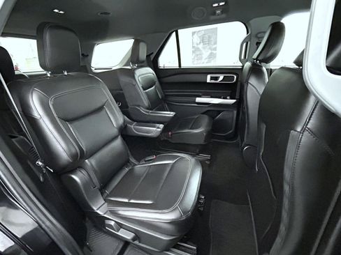 Used 2023 Ford Explorer XLT w/ Equipment Group 202A AWD/4WD image 18